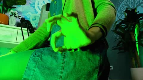 Snapshot of orianna_blade chatting on December 30, 4:08 pm Orianna - Hi Im into geek culture cosplay crafting LARP games. Shall we play DnD online show from December 30, 4:08 pm