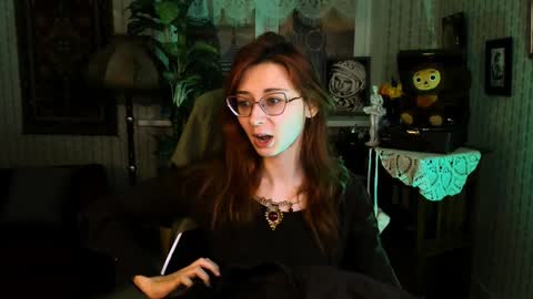 Snapshot of orianna_blade chatting on January 5, 12:10 pm Orianna - Hi Im into geek culture cosplay crafting LARP games. Shall we play DnD online show from January 5, 12:10 pm