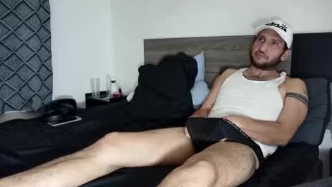 Snapshot of orm9318 chatting on November 27, 7:21 am Orm93 online show from November 27, 7:21 am