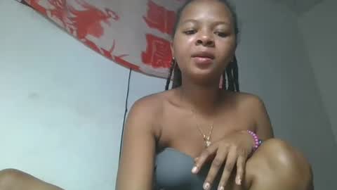 Snapshot of ornellahhh chatting on October 19, 12:33 am ornellahhh online show from October 19, 12:33 am
