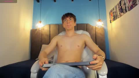 Snapshot of oscar_fox_ chatting on November 4, 4:00 am Oscar online show from November 4, 4:00 am