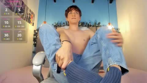 Snapshot of oscar_fox_ chatting on November 30, 3:43 am Oscar online show from November 30, 3:43 am