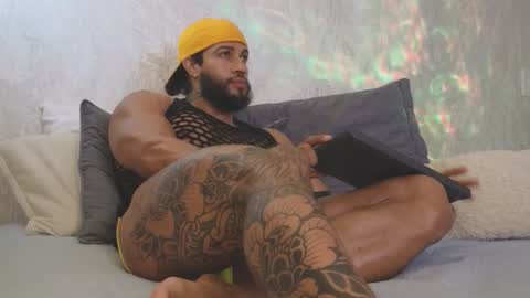 Snapshot of osher_cox chatting on December 18, 3:01 am osher_cox online show from December 18, 3:01 am