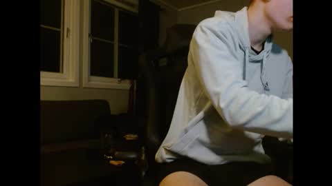 Snapshot of oskarlk chatting on November 1, 6:43 pm Oskar online show from November 1, 6:43 pm