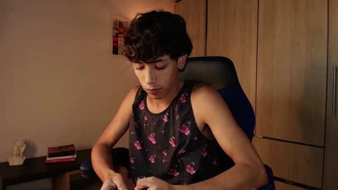 Snapshot of ostin_18hot chatting on December 31, 1:15 am ostin 18hot online show from December 31, 1:15 am