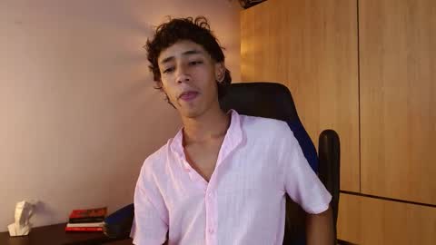 Snapshot of ostin_18hot chatting on January 14, 2:19 am ostin 18hot online show from January 14, 2:19 am