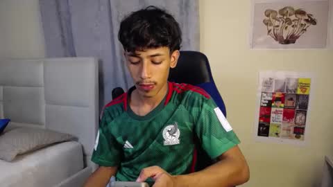 Snapshot of ostin_18hot chatting on September 15, 3:28 am ostin 18hot online show from September 15, 3:28 am