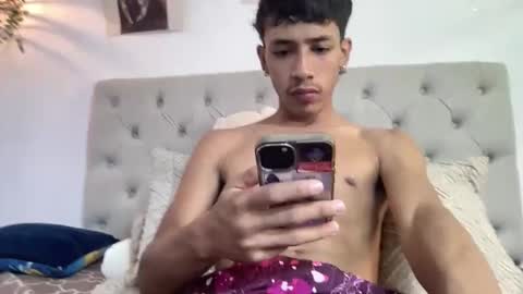 Snapshot of ostin_18hot chatting on November 25, 3:50 am ostin 18hot online show from November 25, 3:50 am