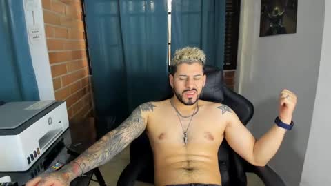 Snapshot of ostin_big09 chatting on January 9, 12:52 pm Instagram ostin big09--------- online show from January 9, 12:52 pm