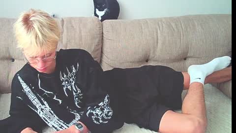 Snapshot of ostin_meoww chatting on December 9, 8:22 am Ostin online show from December 9, 8:22 am