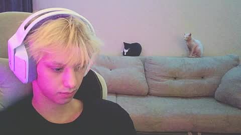 Snapshot of ostin_meoww chatting on December 23, 6:16 pm Ostin online show from December 23, 6:16 pm