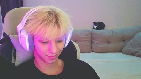 Snapshot of ostin_meoww chatting on December 24, 3:05 pm Ostin online show from December 24, 3:05 pm