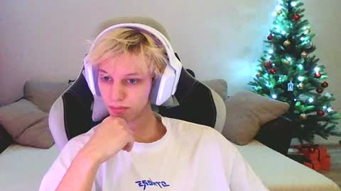 Snapshot of ostin_meoww chatting on January 6, 3:51 pm Ostin online show from January 6, 3:51 pm