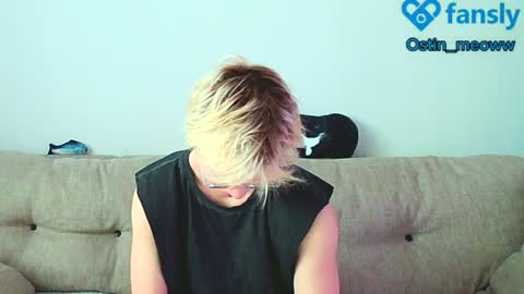 Snapshot of ostin_meoww chatting on January 12, 8:25 am Ostin online show from January 12, 8:25 am