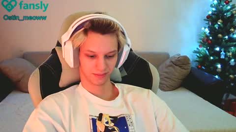 Snapshot of ostin_meoww chatting on January 17, 4:26 pm Ostin online show from January 17, 4:26 pm