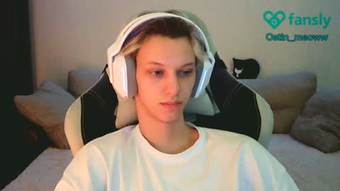 Snapshot of ostin_meoww chatting on January 19, 2:06 pm Ostin online show from January 19, 2:06 pm