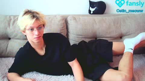 Snapshot of ostin_meoww chatting on January 24, 6:35 am Ostin online show from January 24, 6:35 am