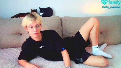 Snapshot of ostin_meoww chatting on January 27, 6:41 am Ostin online show from January 27, 6:41 am