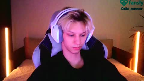 Snapshot of ostin_meoww chatting on February 9, 1:25 pm Ostin online show from February 9, 1:25 pm