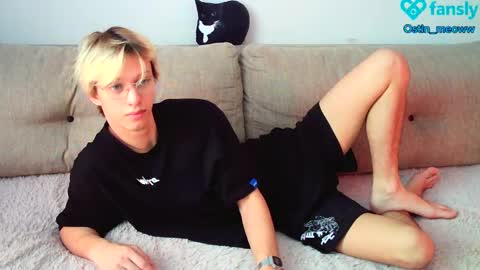 Snapshot of ostin_meoww chatting on February 10, 7:04 am Ostin online show from February 10, 7:04 am