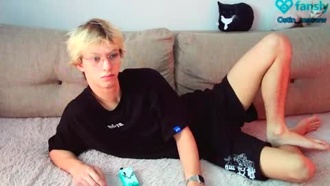 Snapshot of ostin_meoww chatting on February 12, 8:27 am Ostin online show from February 12, 8:27 am