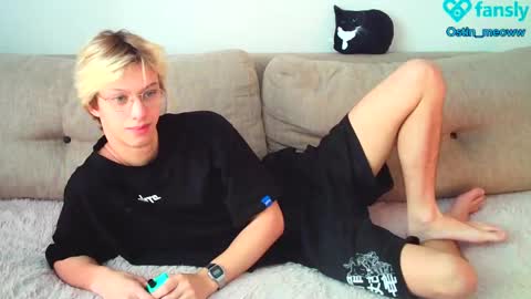 Snapshot of ostin_meoww chatting on February 15, 8:11 am Ostin online show from February 15, 8:11 am