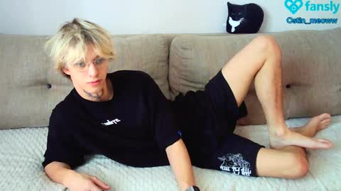 Snapshot of ostin_meoww chatting on February 26, 7:20 am Ostin online show from February 26, 7:20 am