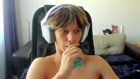 Snapshot of ostin_meoww chatting on September 10, 5:07 am Ostin online show from September 10, 5:07 am