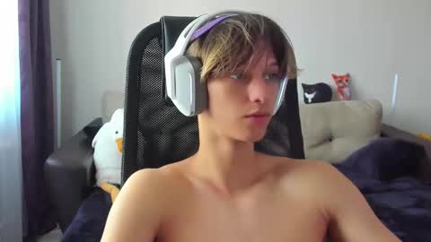 Snapshot of ostin_meoww chatting on September 16, 7:09 am Ostin online show from September 16, 7:09 am