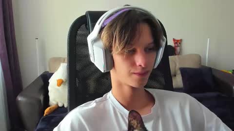 Snapshot of ostin_meoww chatting on September 18, 9:44 am Ostin online show from September 18, 9:44 am