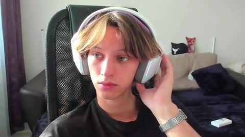 Snapshot of ostin_meoww chatting on September 27, 11:04 am Ostin online show from September 27, 11:04 am