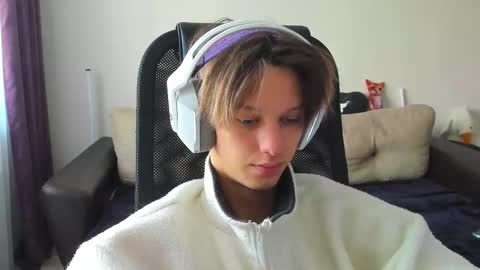 Snapshot of ostin_meoww chatting on October 3, 8:22 am Ostin online show from October 3, 8:22 am