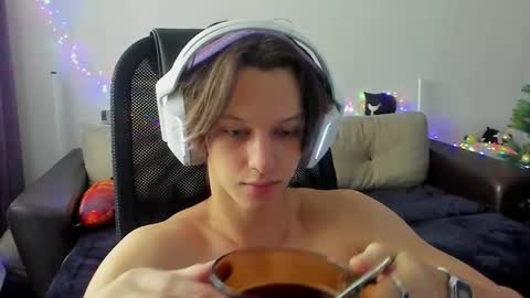 Snapshot of ostin_meoww chatting on December 1, 5:34 am Ostin online show from December 1, 5:34 am