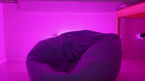 Otis online show from December 3, 11:46 pm