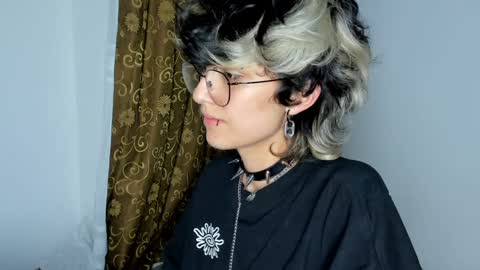 Snapshot of ottoyan_ chatting on December 17, 6:02 am Otto 3 online show from December 17, 6:02 am