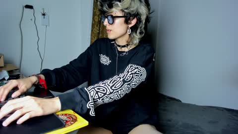 Snapshot of ottoyan_ chatting on December 17, 9:07 am Otto 3 online show from December 17, 9:07 am