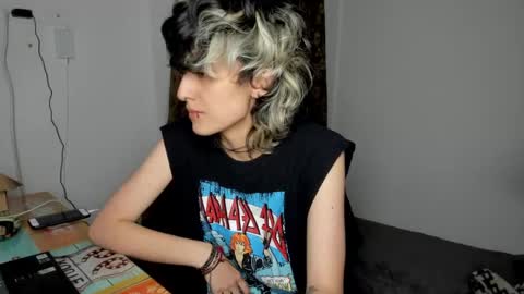 Snapshot of ottoyan_ chatting on February 1, 4:03 am Otto 3 online show from February 1, 4:03 am