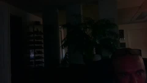 Snapshot of ouiostie chatting on December 6, 2:49 pm Vraiment la online show from December 6, 2:49 pm