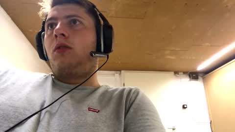 Snapshot of outflayd chatting on October 20, 8:26 am outflayd online show from October 20, 8:26 am