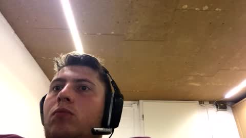 Snapshot of outflayd chatting on October 21, 11:27 pm outflayd online show from October 21, 11:27 pm