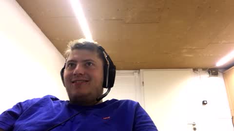 Snapshot of outflayd chatting on October 23, 12:37 pm outflayd online show from October 23, 12:37 pm