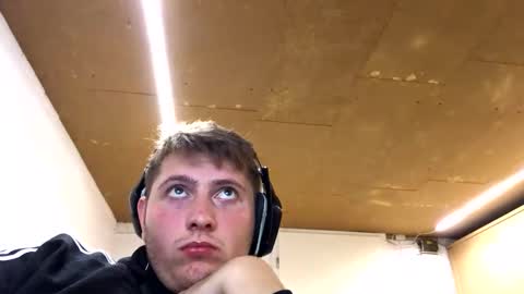 Snapshot of outflayd chatting on November 6, 9:15 pm outflayd online show from November 6, 9:15 pm