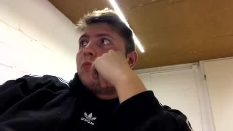 Snapshot of outflayd chatting on November 13, 11:36 pm outflayd online show from November 13, 11:36 pm