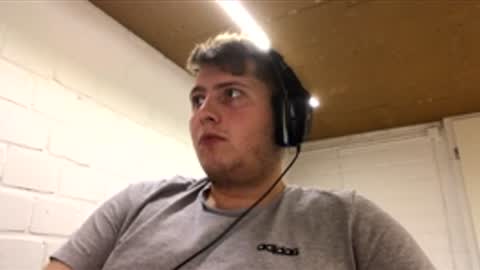 Snapshot of outflayd chatting on November 29, 10:13 pm outflayd online show from November 29, 10:13 pm