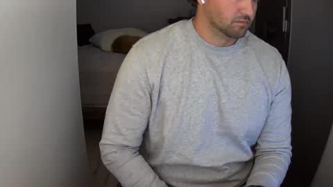 Snapshot of outside1991 chatting on January 18, 10:28 pm outside1991 online show from January 18, 10:28 pm