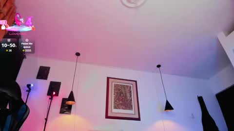 Oween online show from December 5, 8:01 am