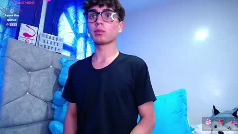 Owen  Independent model  online show from December 6, 1:33 pm