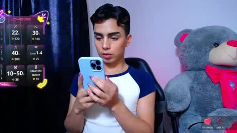 Owen  Independent model  online show from April 15, 4:25 pm