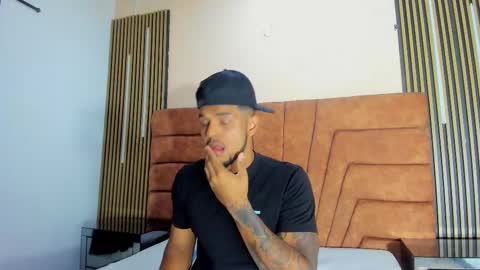 Snapshot of owenn_leee chatting on December 18, 3:29 pm OWEN online show from December 18, 3:29 pm