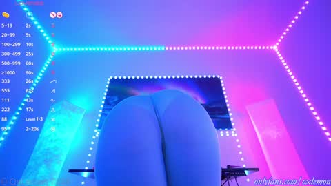 Snapshot of oxlemon chatting on December 28, 3:04 am oxlemon online show from December 28, 3:04 am